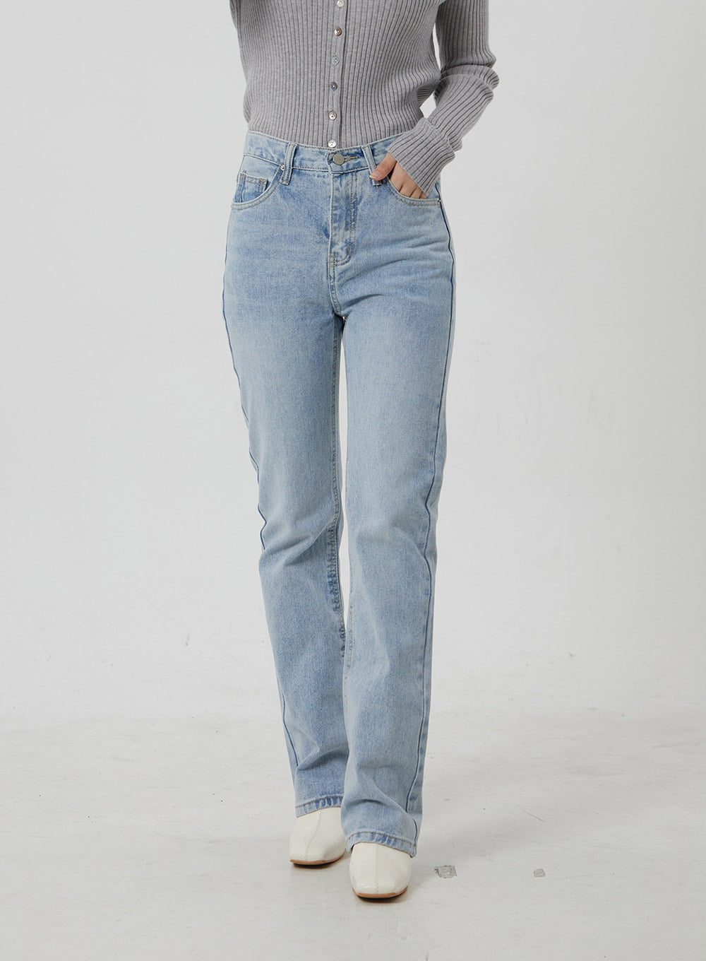 Light Wash Jeans OF302