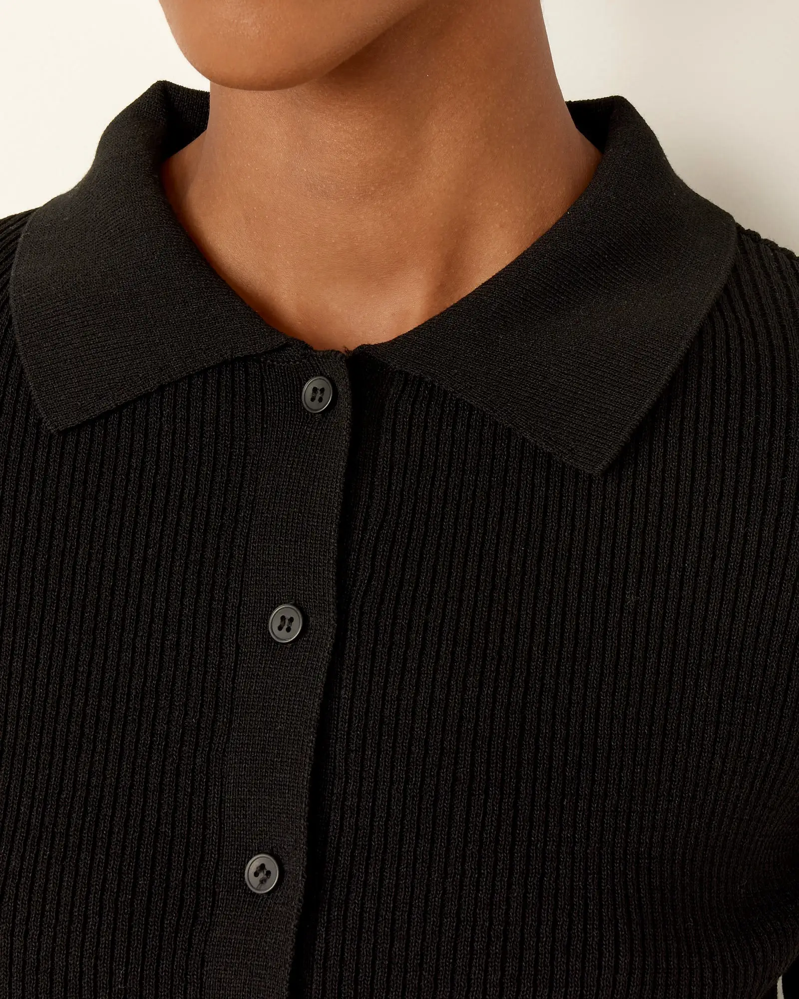 Ribbed Short Cardigan in Black